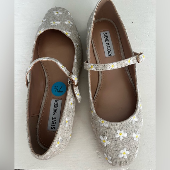 🌼🌼NWOT Steve Madden Linen look Daisy Mary Jane Ballet flats Sz 7.5 & 8. - Picture 3 of 10